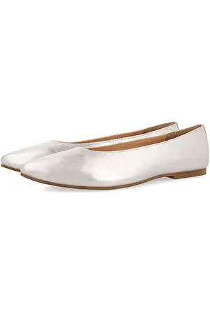 Gioseppo Women