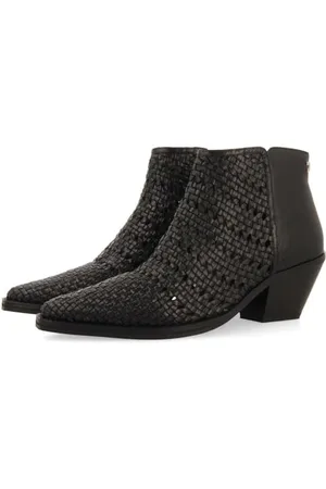 Gioseppo Women