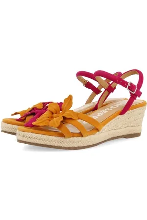 Gioseppo Women