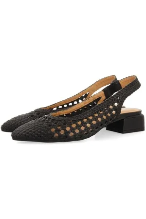 Gioseppo Women