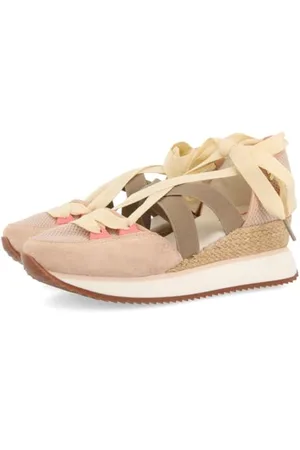 Gioseppo Women