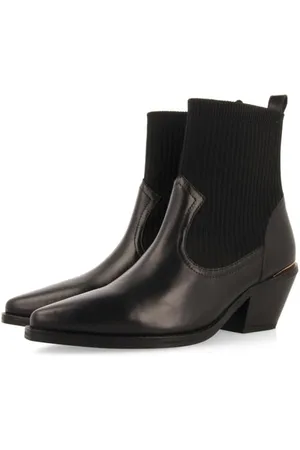 Gioseppo Women