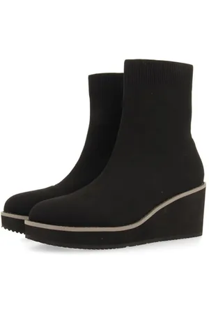Gioseppo Women