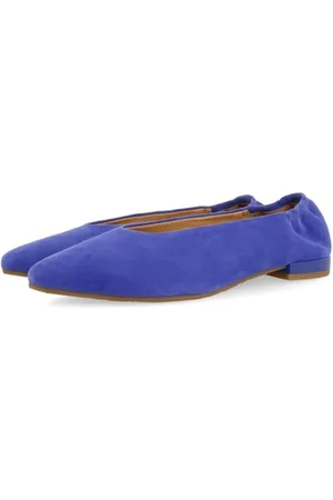 Gioseppo Women