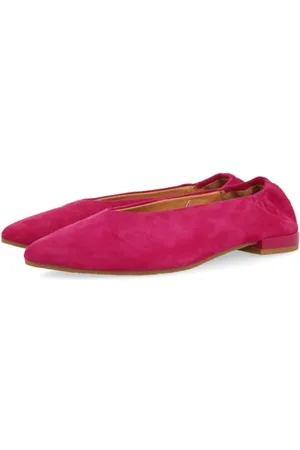 Gioseppo Women