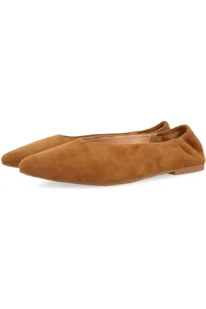 Gioseppo Women