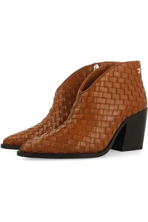 Gioseppo Women