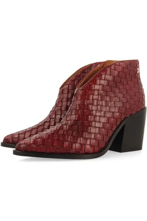 Gioseppo Women