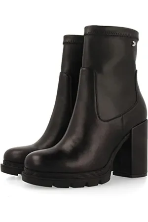 Gioseppo Women