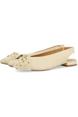 Gioseppo Women