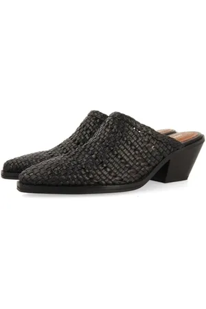 Gioseppo Women
