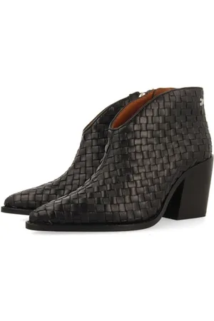 Gioseppo Women