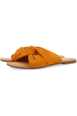 Gioseppo Women