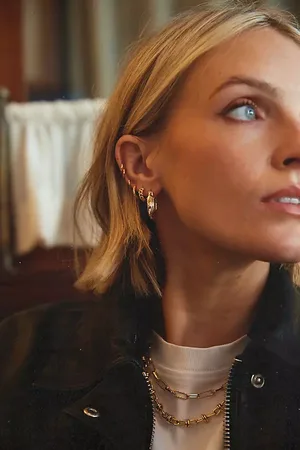 Daisy London Polly Sayer Mini Ridge Hoop Earrings