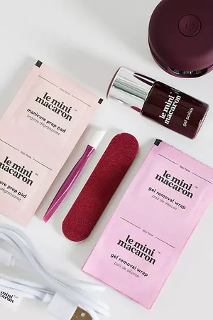 Le Mini Macaron Cassis Gel Manicure Kit