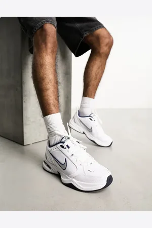 Nike Air Monarch IV trainers in