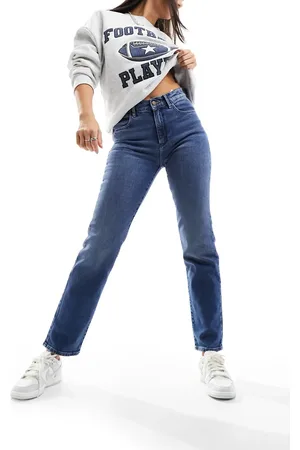 Wrangler Straight fit jeans in washed mid
