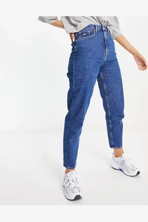 Tommy Hilfiger Ultra high rise mom jean in mid wash