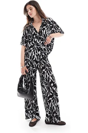 ONLY Wide leg trouser co-ord in abstract flower print