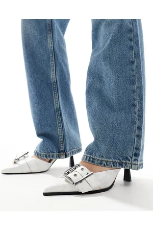 Bershka Buckle detail heeled court shoes in