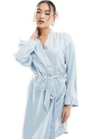 Loungeable Bridesmaid saitn kimono in