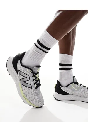 New Balance Arishi running trainers in