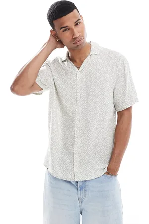 Hollister Short sleeve revere collar textured rayon medallion print shirt in sage