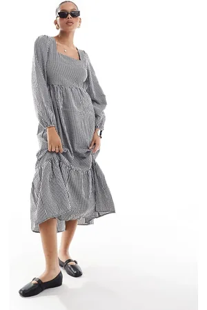 Brave Soul Puff sleeve seersucker gingham tiered dress in and white