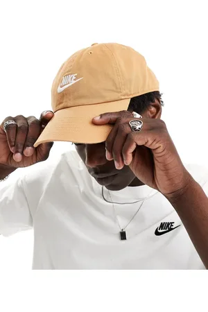 Nike Club cap in flax borwn