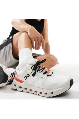 On Running ON Cloudrunner 2 running trainers in and beige