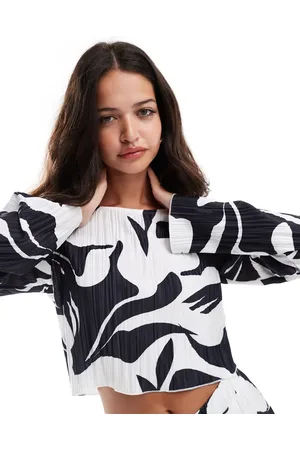 Y.A.S Cropped plisse co-ord top in mono print