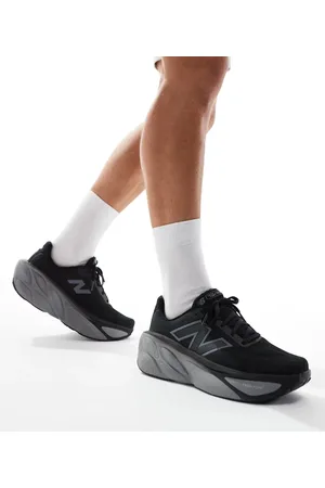 New Balance More running trainers in and white