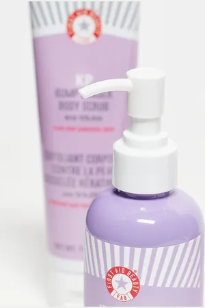 First Aid Beauty Shower Duo and Travel Bag Giftset - 28% Saving