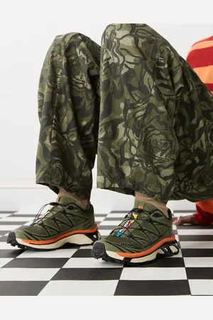 Salomon XT-6 trainers in khaki