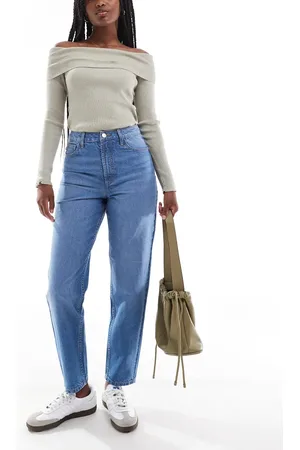 Miss Selfridge Highwaist mom jean in mid wash