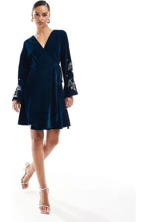 HOPE & IVY Premium velvet wrap mini dress with embellished sleeve detail in teal