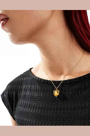 petit moments Lexi heart pendant necklace with amber stone in gold