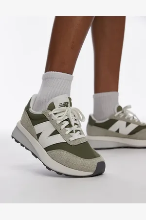 New Balance 370 trainers in