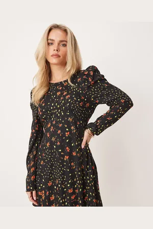 Miss Selfridge Ribbon detail tea dress in floral print