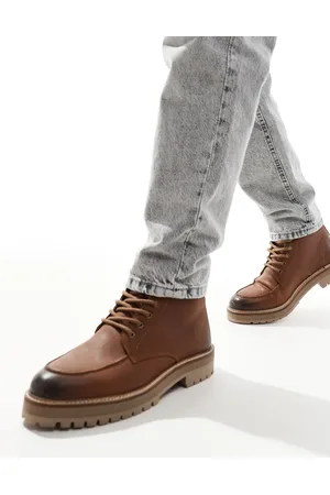 Schuh Django chukka boots in tan nubuck