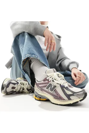 New Balance 1906R trainers in and pink