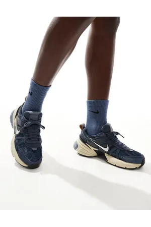 Nike V2K Run unisex trainers in and silver