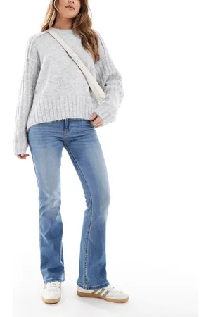 Hollister Mid rise bootcut jean in medium clean wash