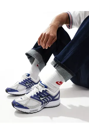 Nike Pegasus 2005 trainers in and navy