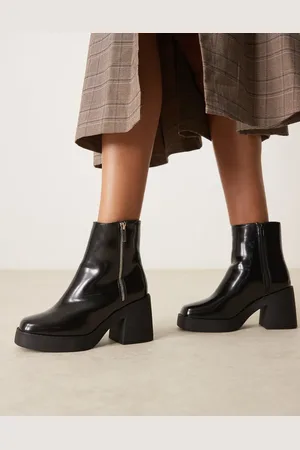 New Look Chunky mid heeled ankle boot in