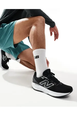 New Balance 520 running trainers in and white