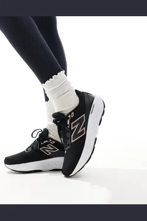 New Balance 520 running trainers in