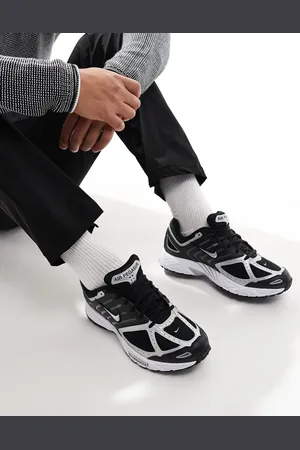 Nike Pegasus 2005 trainers in and metallic silver