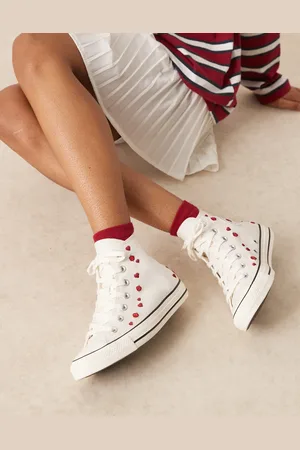 Converse Hearts Chuck Taylor All Star Hi trainers in with roses