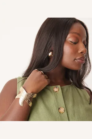 ASOS ASOS DESIGN Curve cuff bracelet with starfish detail in tone